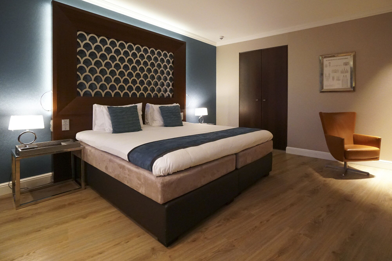 Bedroom 5, Hotel Dux, Roermond