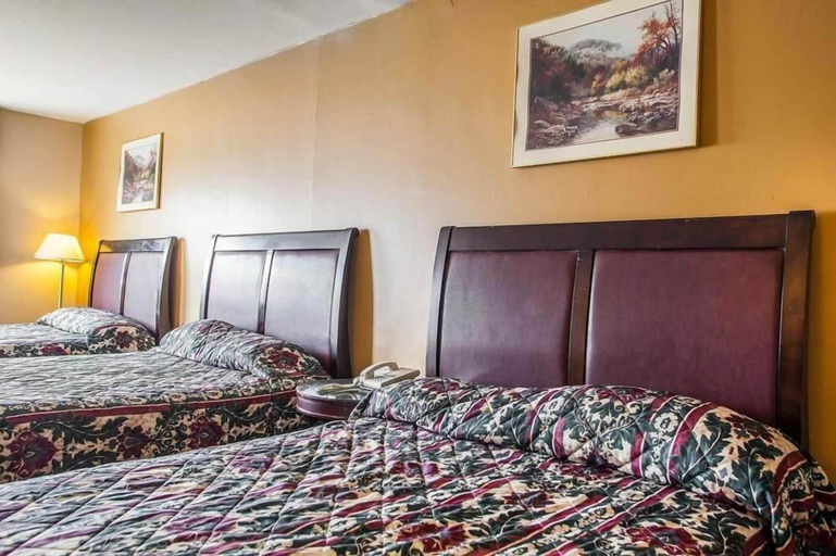 Bedroom 2, Flamingo Inn, Ocean