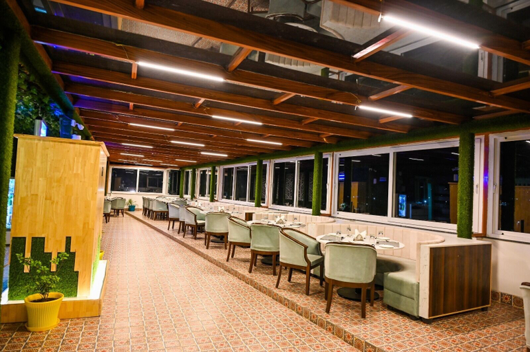Food & Drinks 5, Hotel 7 Heaven, Dehradun