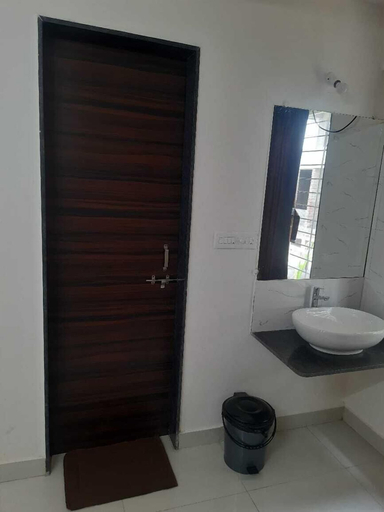Bathroom 4, Opal Suite Rooms, Pune