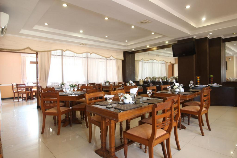 Food & Drinks 3, Reddoorz Premium @ Slamet Riyadi 2, Solo