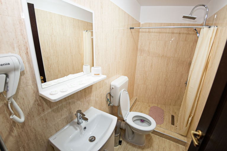 Bathroom 4, Casa Câmpulungeană, Campulung Moldovenesc