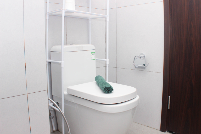 Bathroom 5, Nice and Cozy Studio at LRT City Bekasi Apartment By Travelio, Bekasi