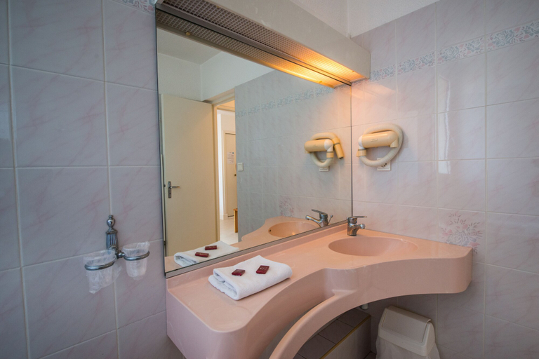 Bathroom 4, Le Domaine du Mas Blanc by Popinns, Pyrénées-Orientales