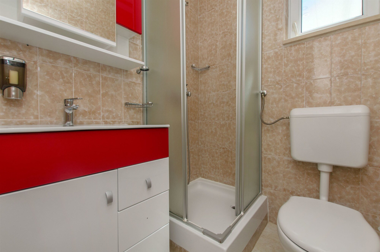 Bathroom 3, Apartments Fani, Bol