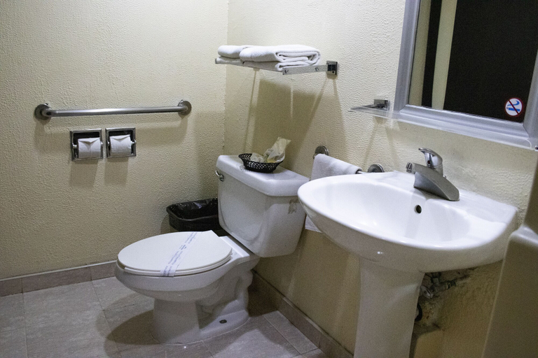 Bathroom 5, Hotel Santa Irene, Guadalajara