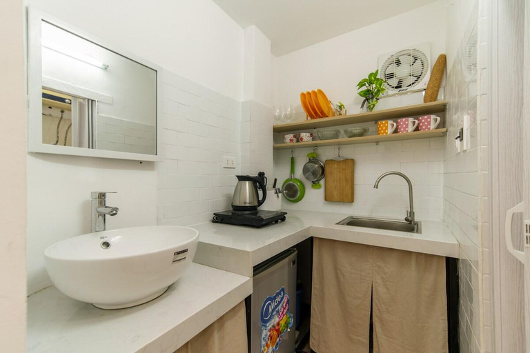 Bathroom, Holly's HideAway*City Center*Balcony*Cozy room, Hoàn Kiếm