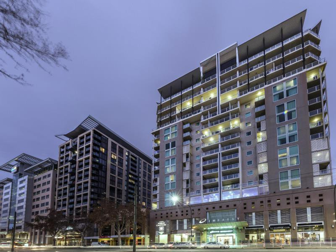 Oaks Embassy Adelaide Suites, Adelaide