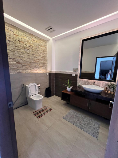 Bathroom 4, Villa Amihan, Puerto Galera