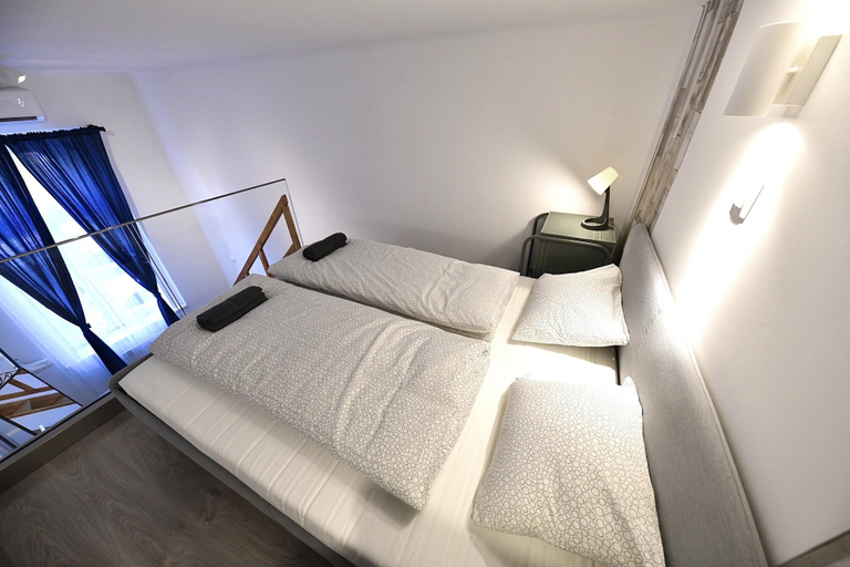 Bedroom 2, Cosy two bedroom flat in Rottenbiller str, Sky, Budapesti