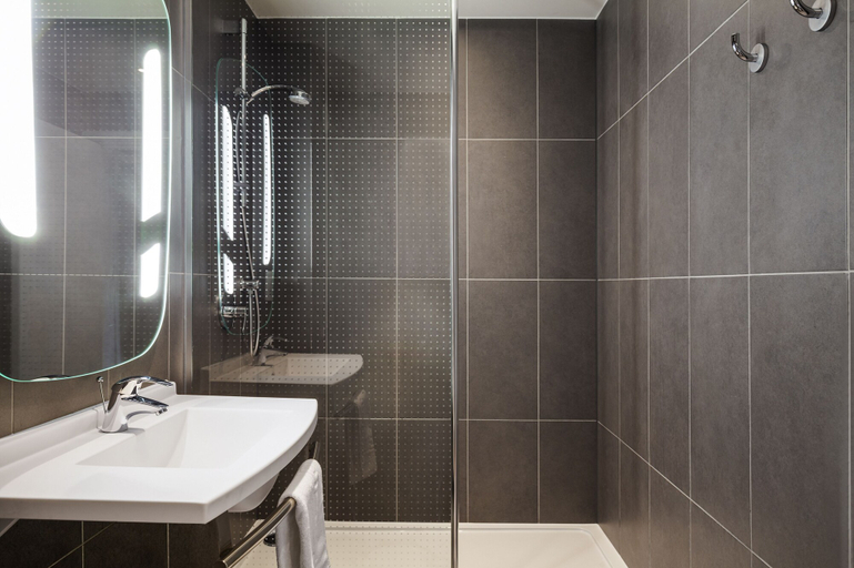 Bathroom 4, ibis Paris Gare du Nord Chateau Landon 10ème Hotel, Paris