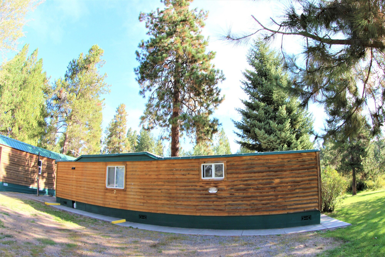 Exterior & Views 2, Crater Lake Resort, Klamath