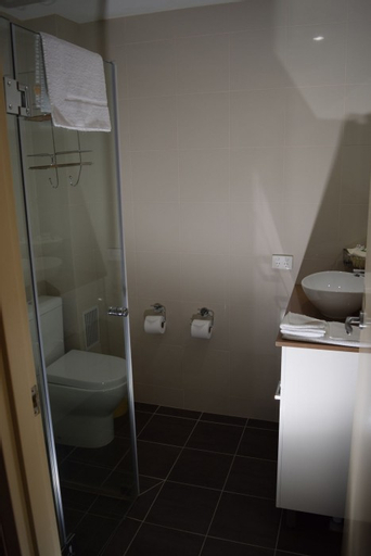 Bedroom 5, Golden Age Motor Inn, Queanbeyan