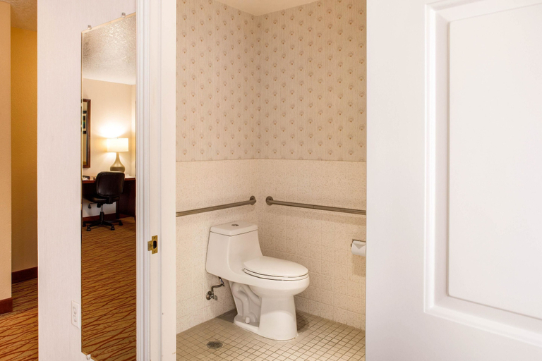 Bathroom 4, Comfort Inn Mount Shasta Area, Siskiyou