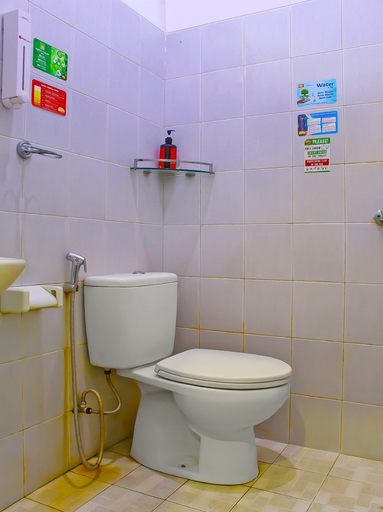 Bathroom, Collection O 92268 Hotel Aero, South Lampung