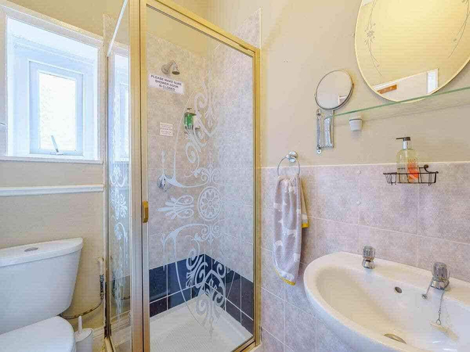 Bathroom 3, Kingslanding Spa & Holiday Home, Blackpool