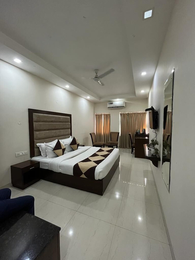 Bedroom 2, HOTEL PARK ROYAL, Panchkula