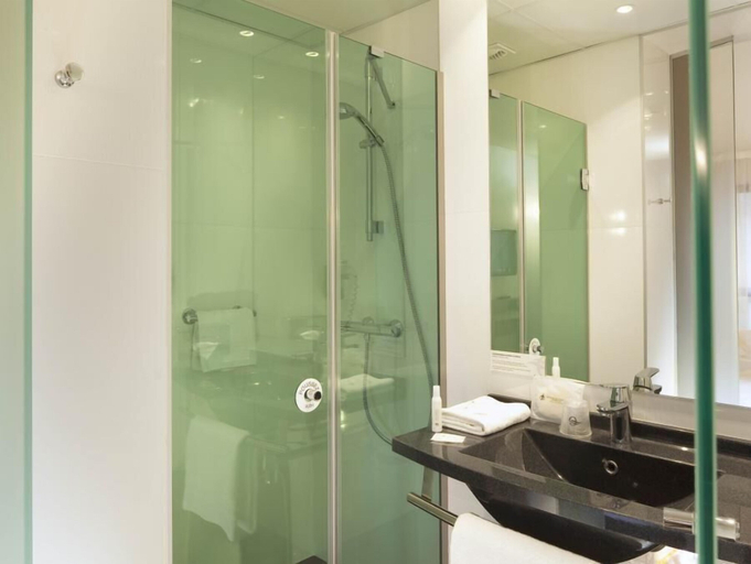 Bathroom 4, Escale Oceania Vannes, Morbihan