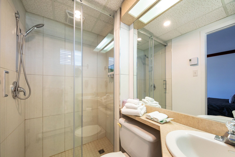 Bathroom 5, Hôtel Plante, La Côte-de-Gaspé