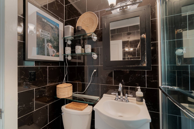 Bathroom 3, The Palms Cottage Private Pool, Downtown, Beach, The Square, Palm Beach