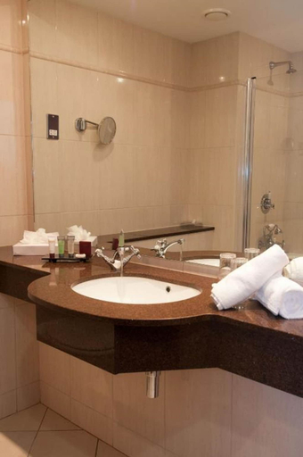 Bathroom 5, Shearwater Hotel & Spa