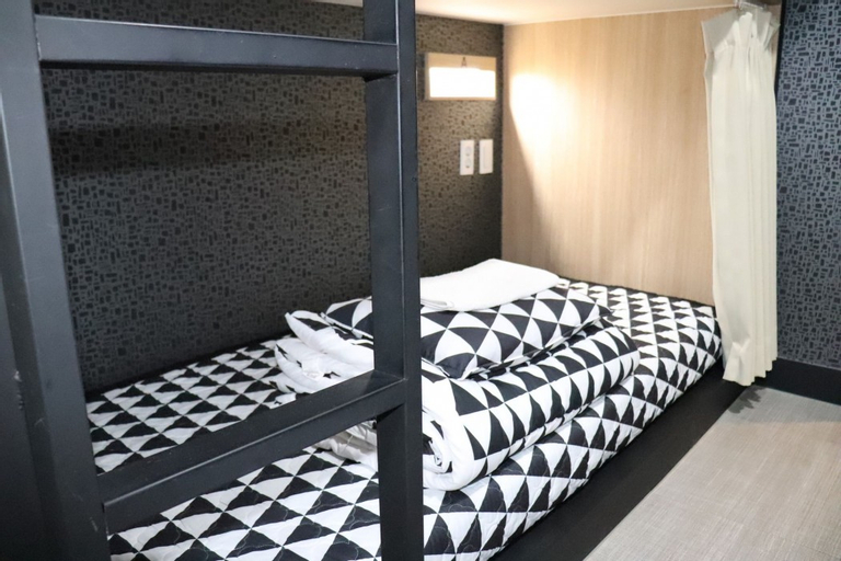 Mozzi Hostel, Dong