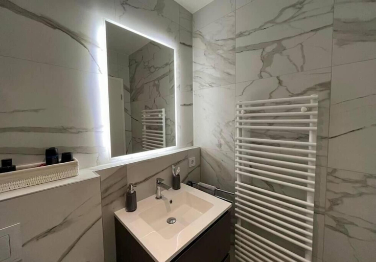 Bathroom 2, Luxury Flat with Parking & Large Terrace, Luxembourg