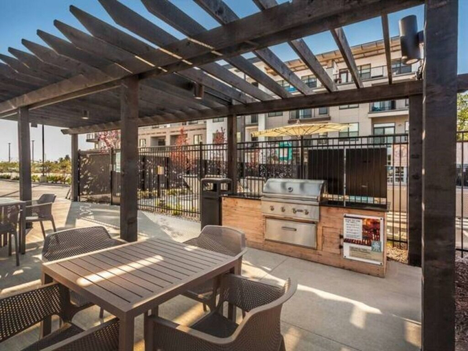 Food & Drinks, CozySuites at Notch, Marion
