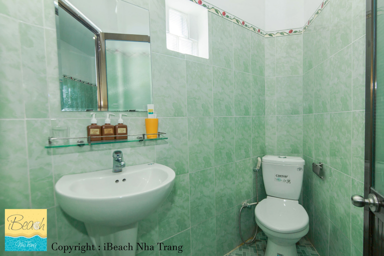 Bathroom 5, iBeach Centre Hotel, Nha Trang