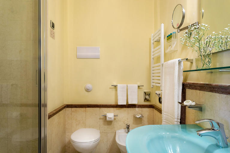 Bathroom 5, Hotel Giardino Inglese, Palermo