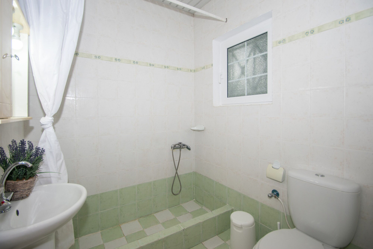 Bathroom, San Andreas, Ionian Islands