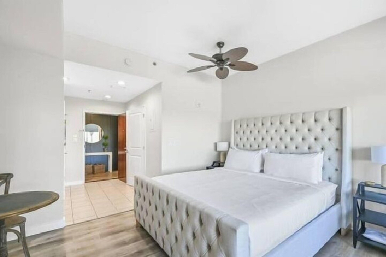 Bedroom 1, Luau 6321, Walton