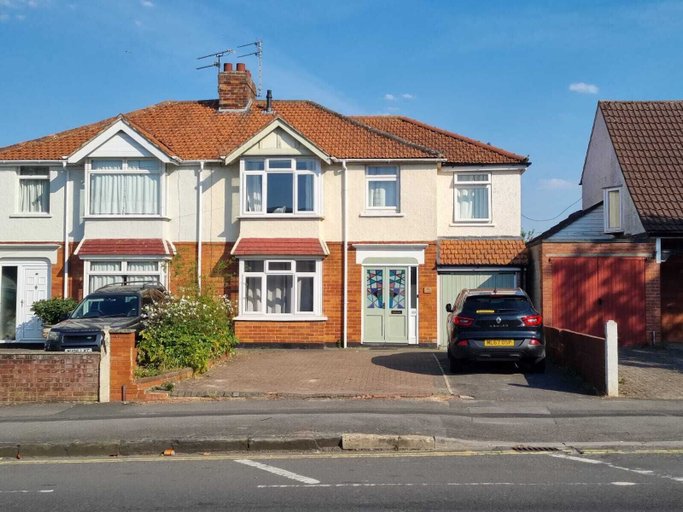 Exterior & Views, Large 5 Bedroom House Terrace Parking, Swindon