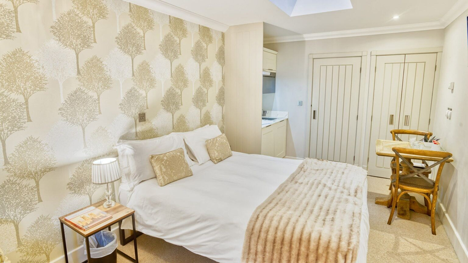 Bedroom 2, The Rest Hotel, Lincolnshire