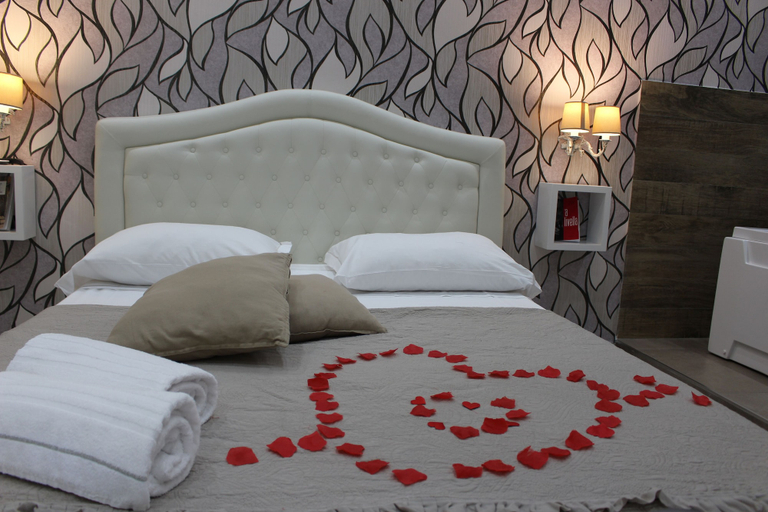 Bedroom 5, Philip Royal, Napoli