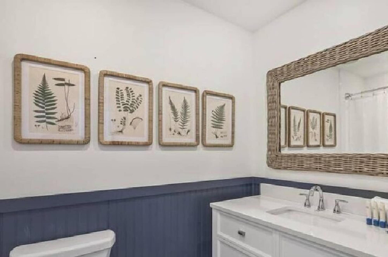 Bathroom, Luau 6321, Walton