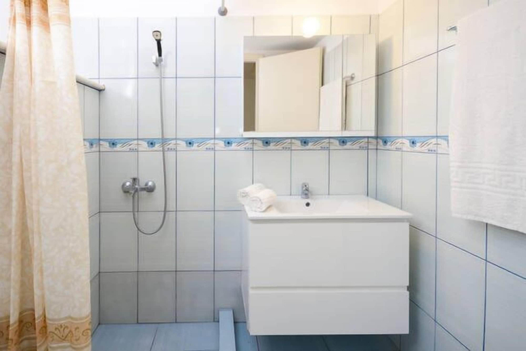 Bathroom 5, Galazia Studios, South Aegean