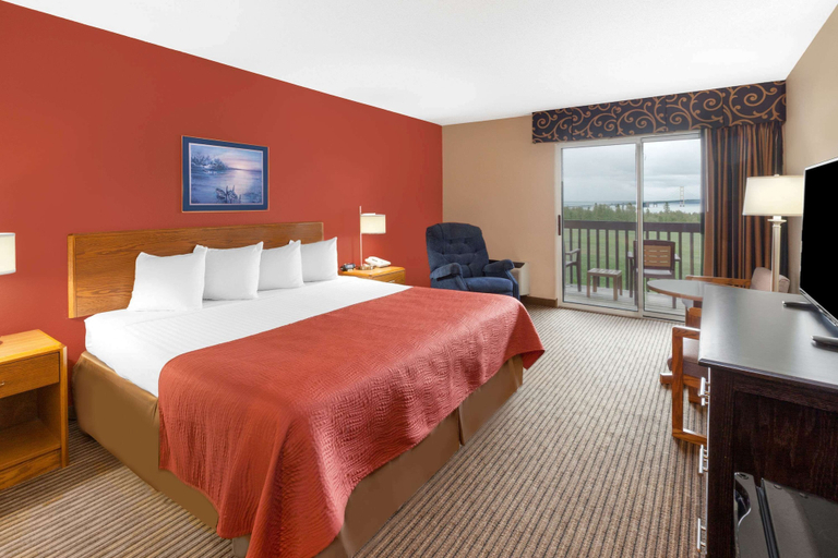 Bedroom 3, Super 8 by Wyndham St. Ignace, Mackinac
