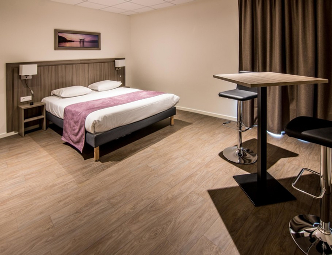 Bedroom 24