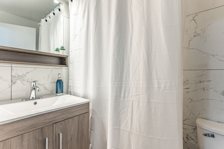Bathroom 3, Kensington Place Townhomes, Toronto