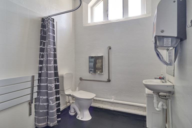 Bathroom 5, Jailhouse Accommodation - Hostel, Christchurch