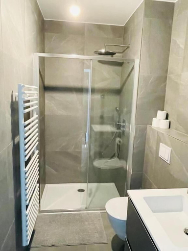 Bathroom 2, Luxury 2023 Flat -Center Terrace Parking, Luxembourg