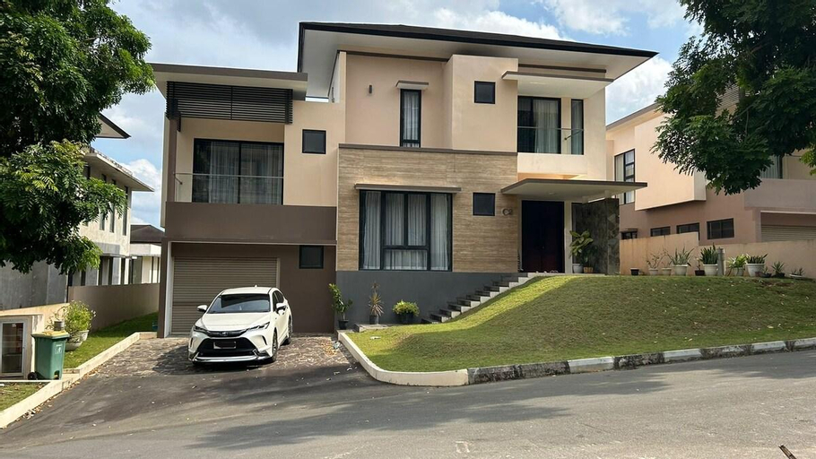 Monolog at Nagoya Valley (4BR Private Pool Villa), Batam
