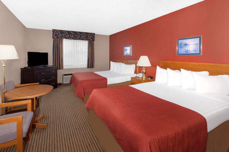 Bedroom 3, Super 8 by Wyndham St. Ignace, Mackinac