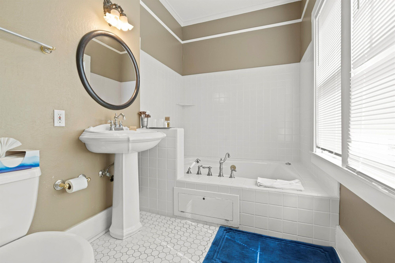 Bathroom 4, Cinnamon Bear Creekside Inn, Sonoma