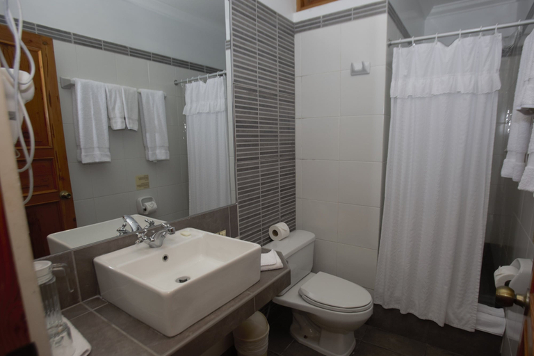 Bathroom 4, Antigua Miraflores Hotel, Lima