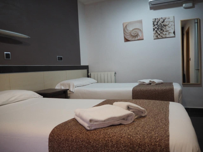 Bedroom 3, Hostal Levante, Barcelona