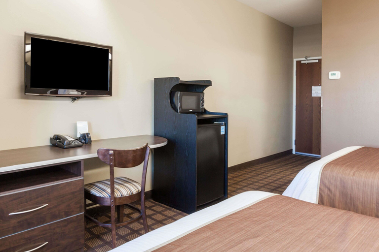 Bedroom 3, Microtel Inn & Suites by Wyndham Wheeler Ridge, Kern