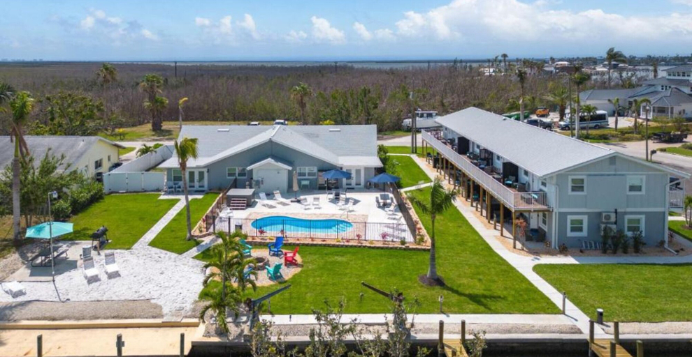Exterior & Views