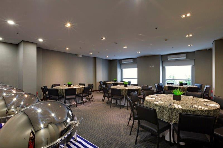 Food & Drinks 5, Microtel by Wyndham Acropolis, Quezon City
